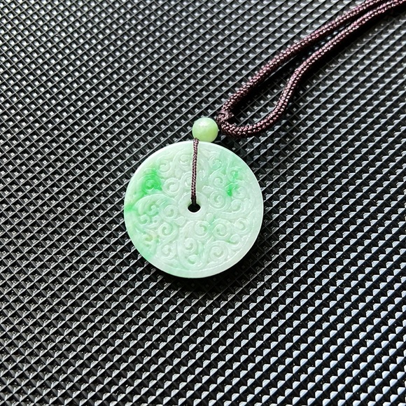Jewelry - 💚JADE rare circle carved antique style necklace
